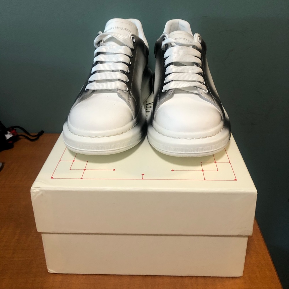 Alexander McQueens - Picture 2 of 6